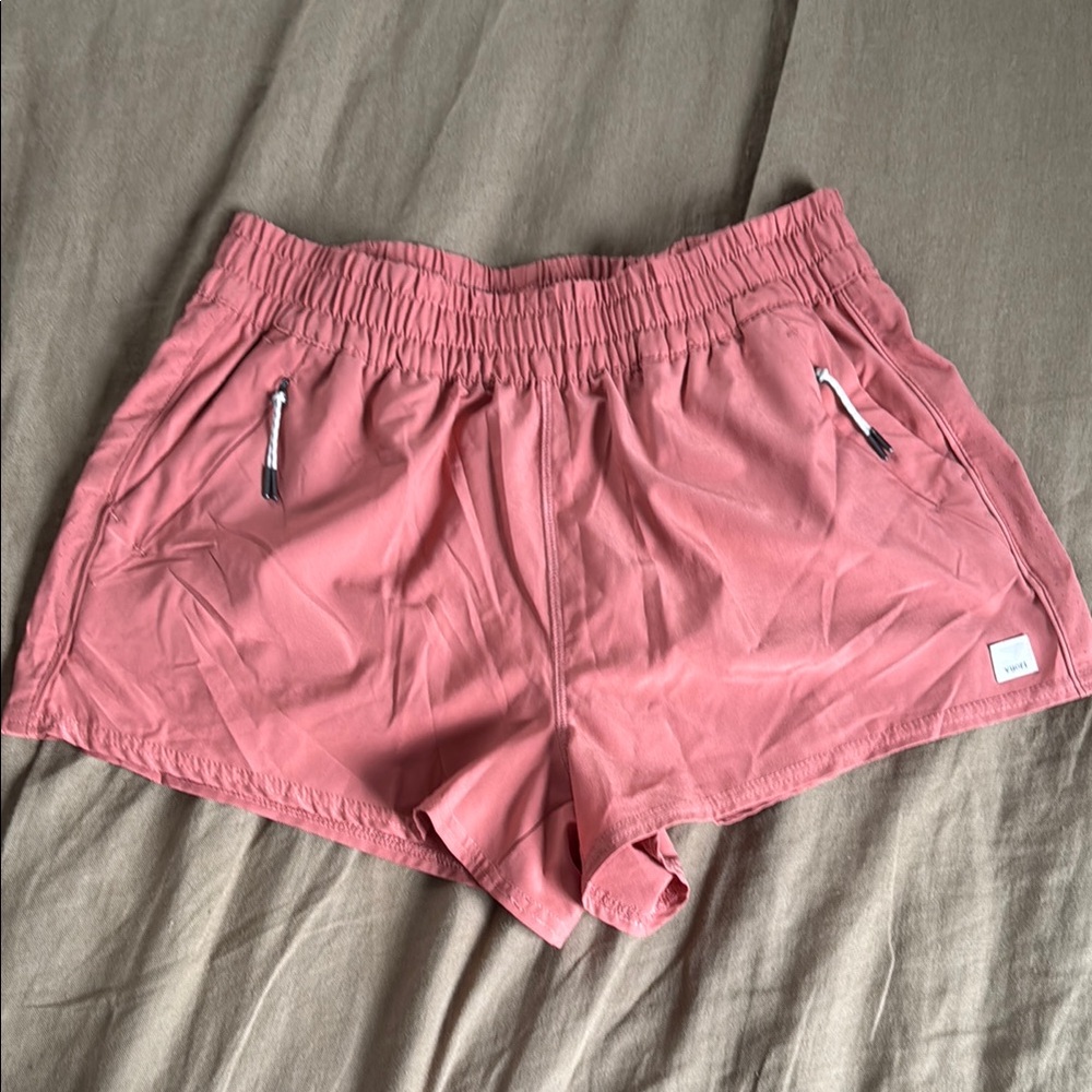 Vuori Dash Shorts - Like New